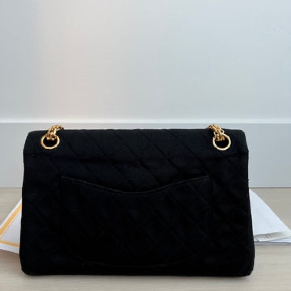 CHANEL CLASSIC FLAP BAG (AUTHENTIC) - Picture 8 of 16